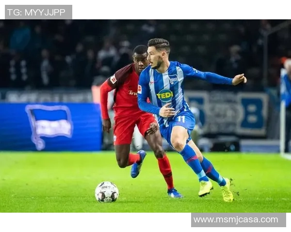 沙尔克04稳操胜券，大胜汉堡保持不败势头